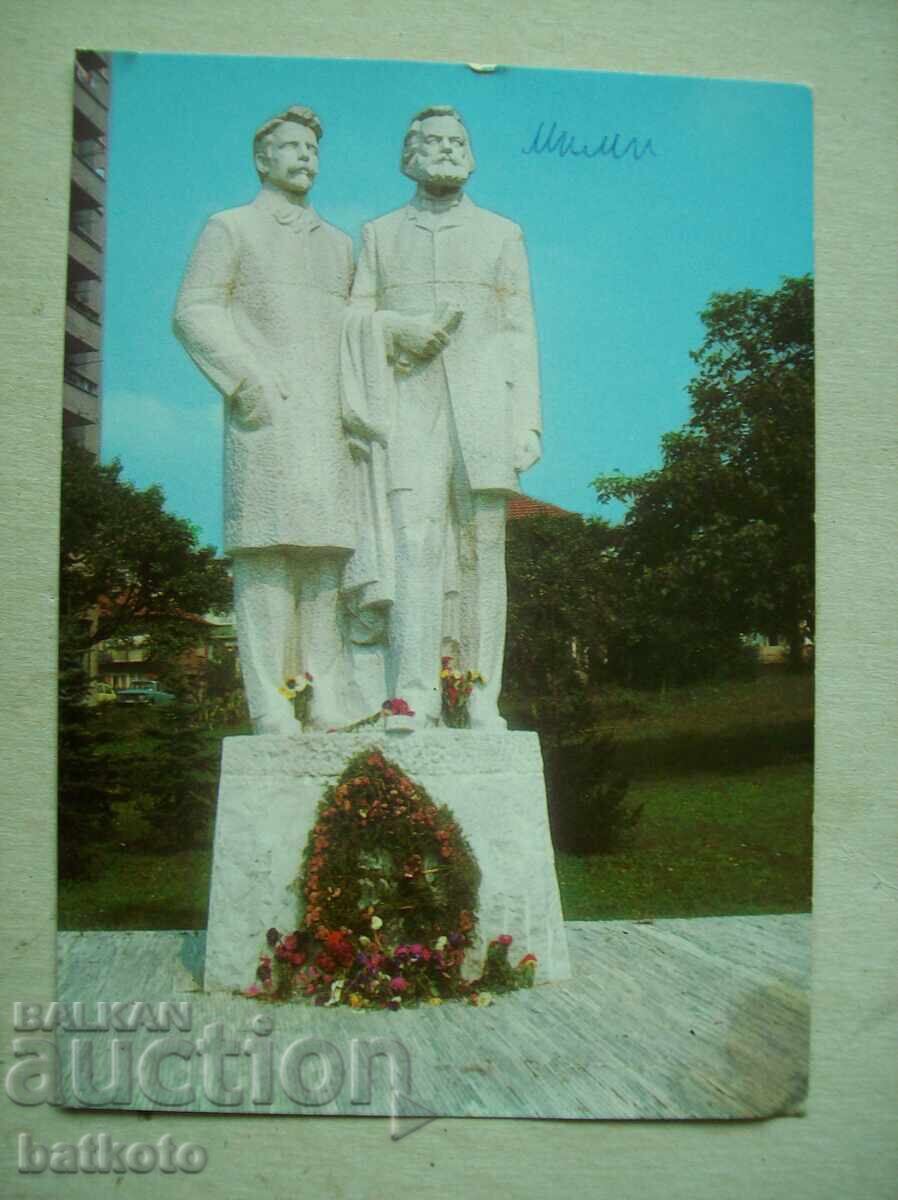 Παλιά καρτ-ποστάλ - Β. Τύρνοβο - Μνημείο Ν. Γκαμπρόφσκι και Δ. Μπλαγκόεφ