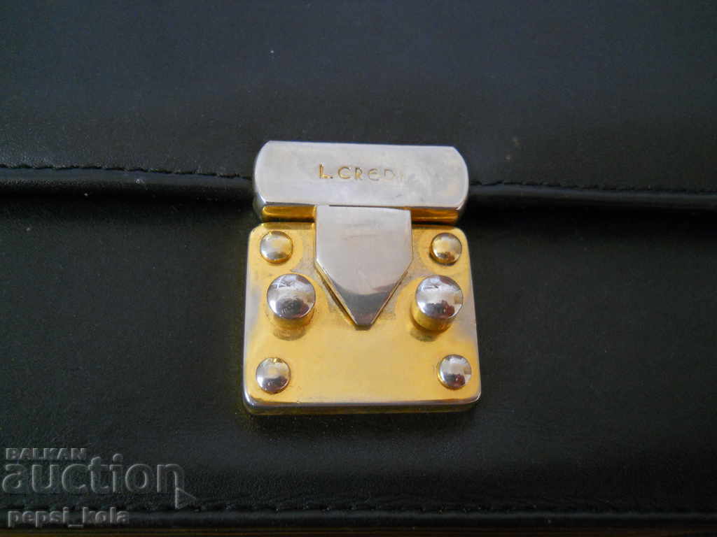 Γυναικεία τσάντα - δέρμα με τιμή 5.00 BGN | € 2.56 Γυναικεία τσάντα - δέρμα με τιμή 5.00 BGN | € 2.56