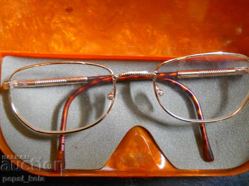 Eyeglasses with prescription in a case
