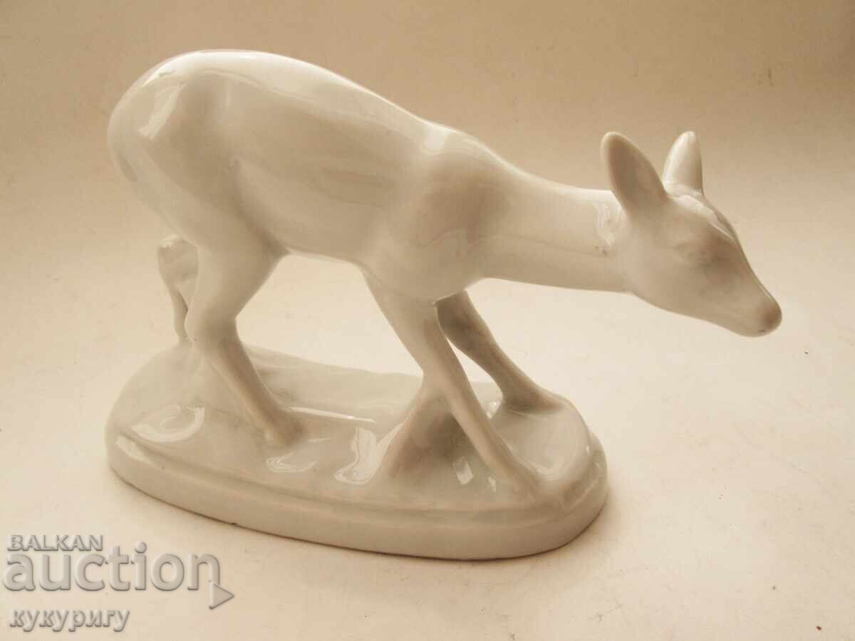 Παλιά πορσελάνινη φιγούρα από την Λαϊκή Δημοκρατία της Βουλγαρίας, ελάφι Ίζις