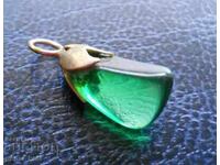 Медальон - висулка от синтетичен смарагд