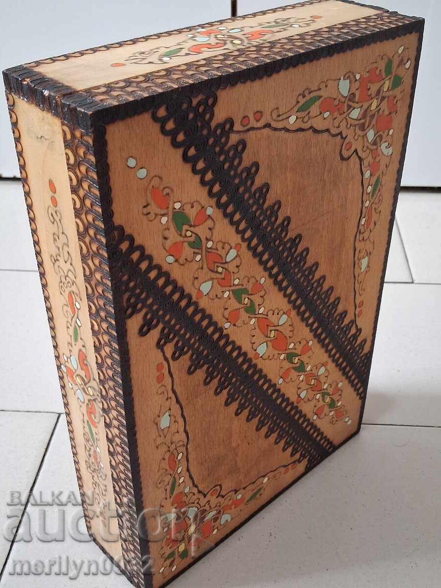 Παράδοση Δωρεάν πυρογραφημένο ξύλινο κουτί, ζωγραφισμένο στο χέρι