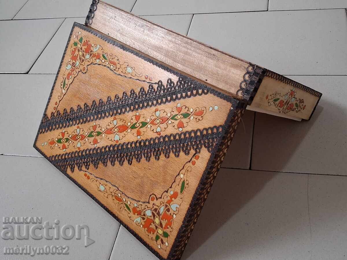 Cutie de lemn pirogravată, pictată manual, de cadou - 7