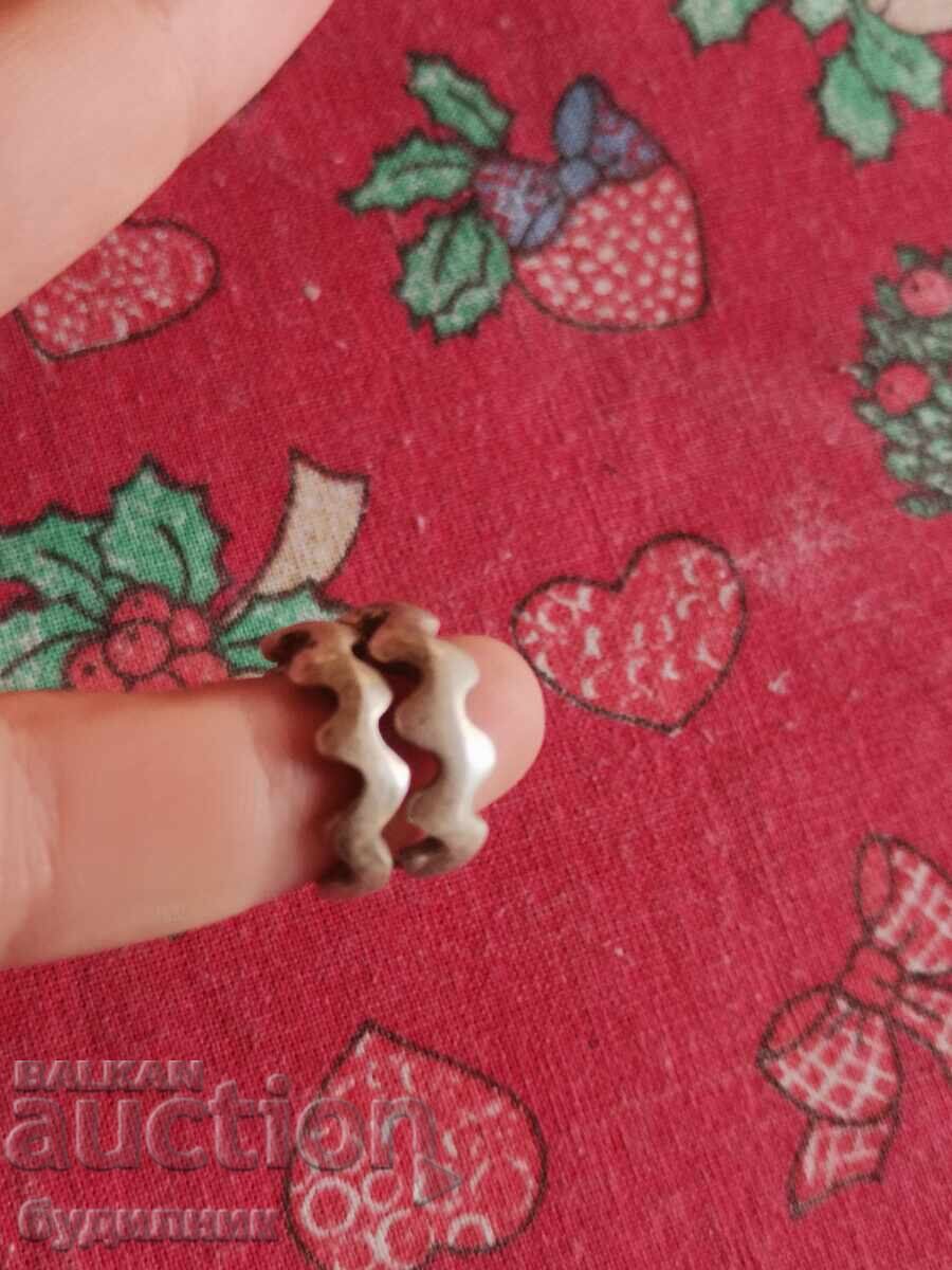 Delivery of Silver earrings. I'm listing over 100 auctions. Take a look and stay tuned