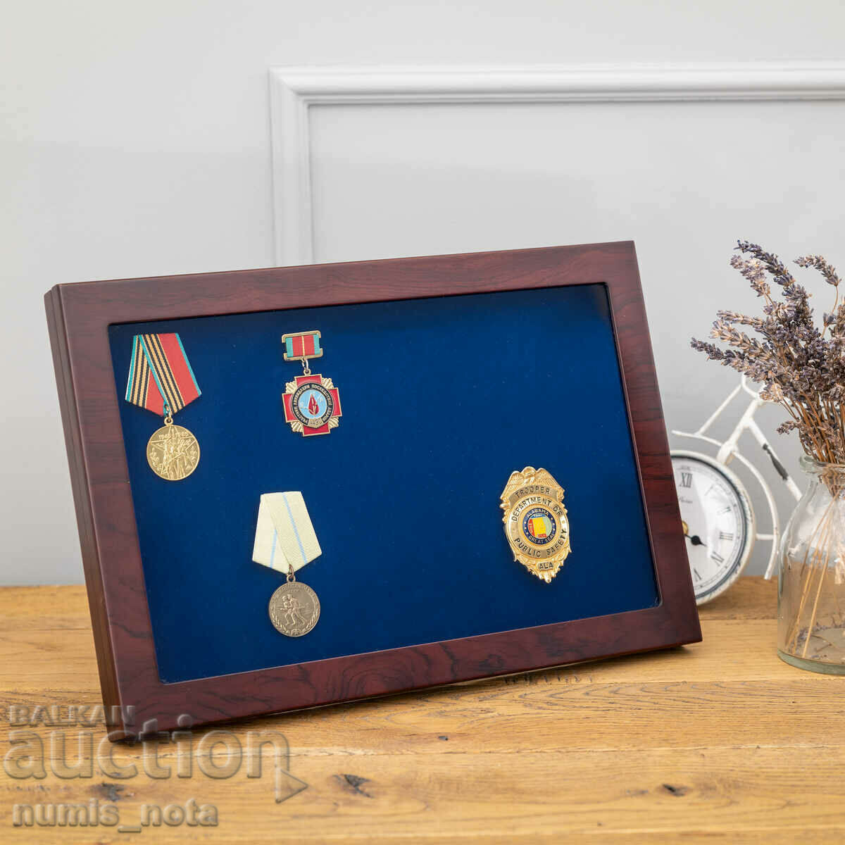Showcase for HONOR orders and medals at the Leuchtturm - 5