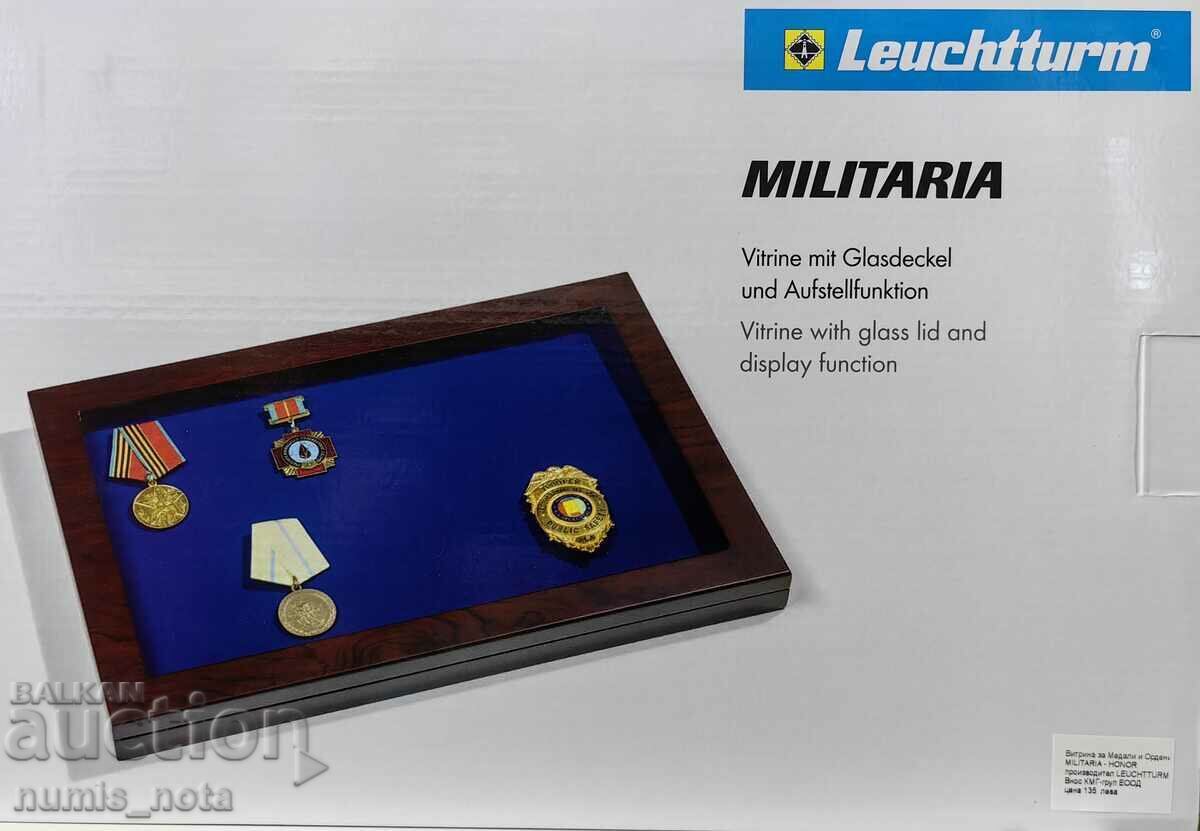 Showcase for HONOR orders and medals at the Leuchtturm - 6