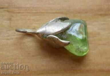 Medalion - pandantiv din crisolit cu preț 7.00 BGN | € 3.58 Medalion - pandantiv din crisolit cu preț 7.00 BGN | € 3.58