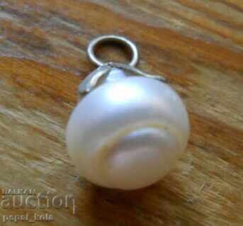 Μετάλλιο - μενταγιόν από μαργαριτάρι με τιμή 5.00 BGN | € 2.56