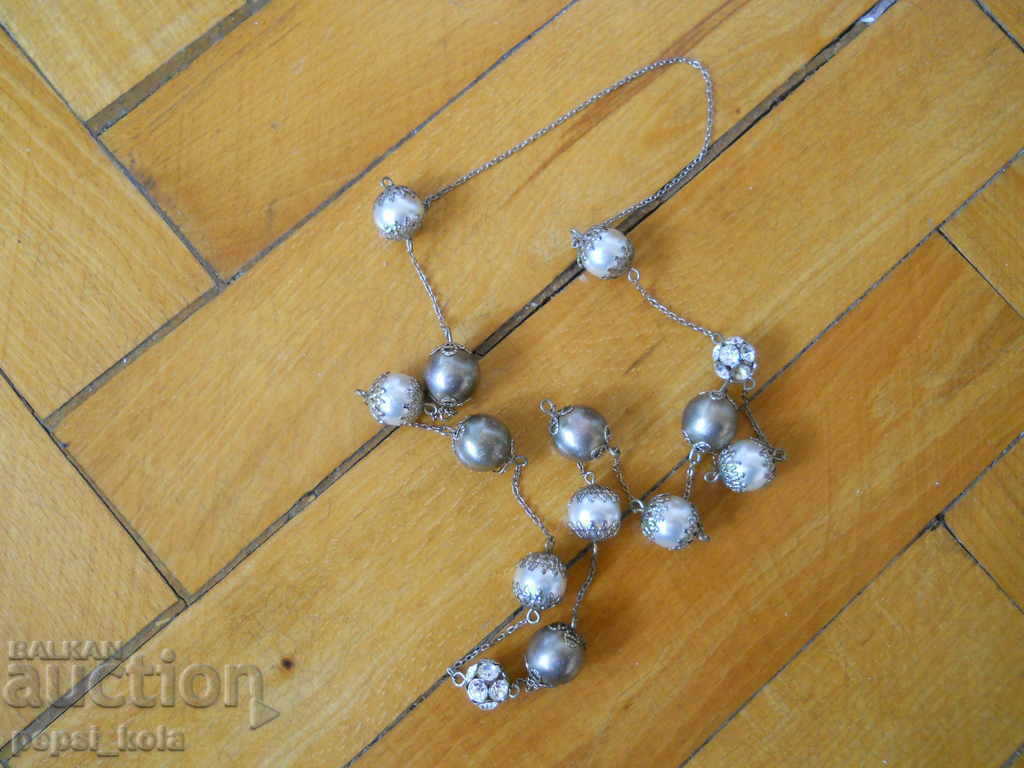Посребрен гердан с перли в обков - Дания с цена 15.00 лв. | € 7.67