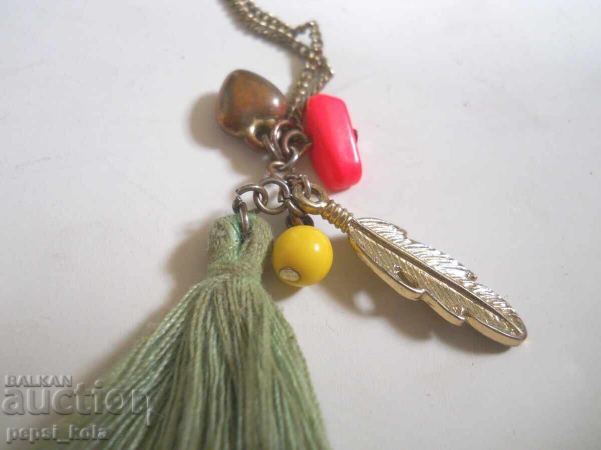Lanț cu pandantive, mărgele și ciucure cu preț 2.00 BGN | € 1.02