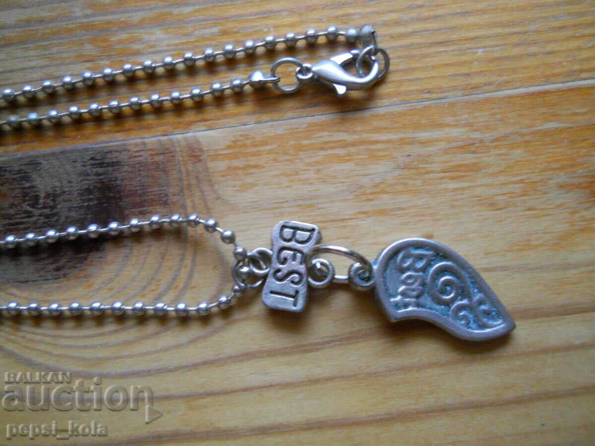 Auction Necklace with "Best" pendant Auction Necklace with "Best" pendant