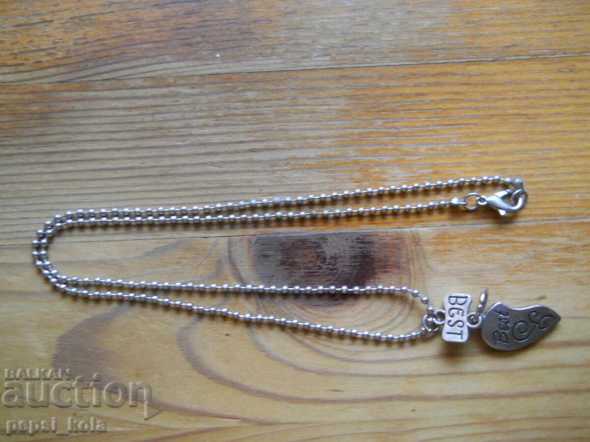 Necklace with "Best" pendant Necklace with "Best" pendant