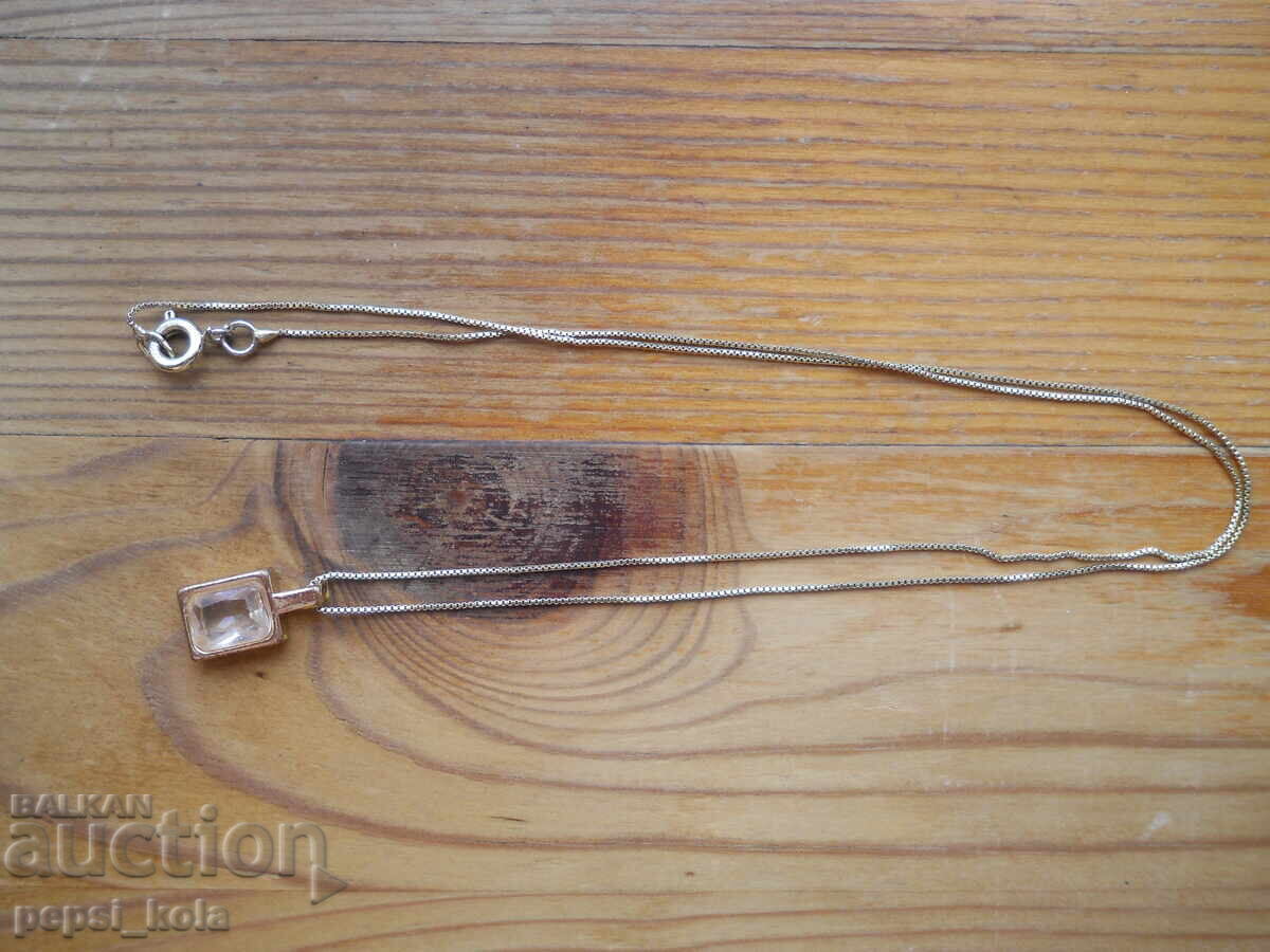 Επιχρυσωμένο κολιέ με μενταγιόν Επιχρυσωμένο κολιέ με μενταγιόν