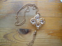 Colier auriu cu cristale - floare cu ciucure