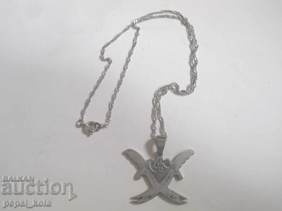 Μουσουλμανικό κολιέ με σταυρωμένα μαχαίρια "Hokech" Μουσουλμανικό κολιέ με σταυρωμένα μαχαίρια "Hokech"