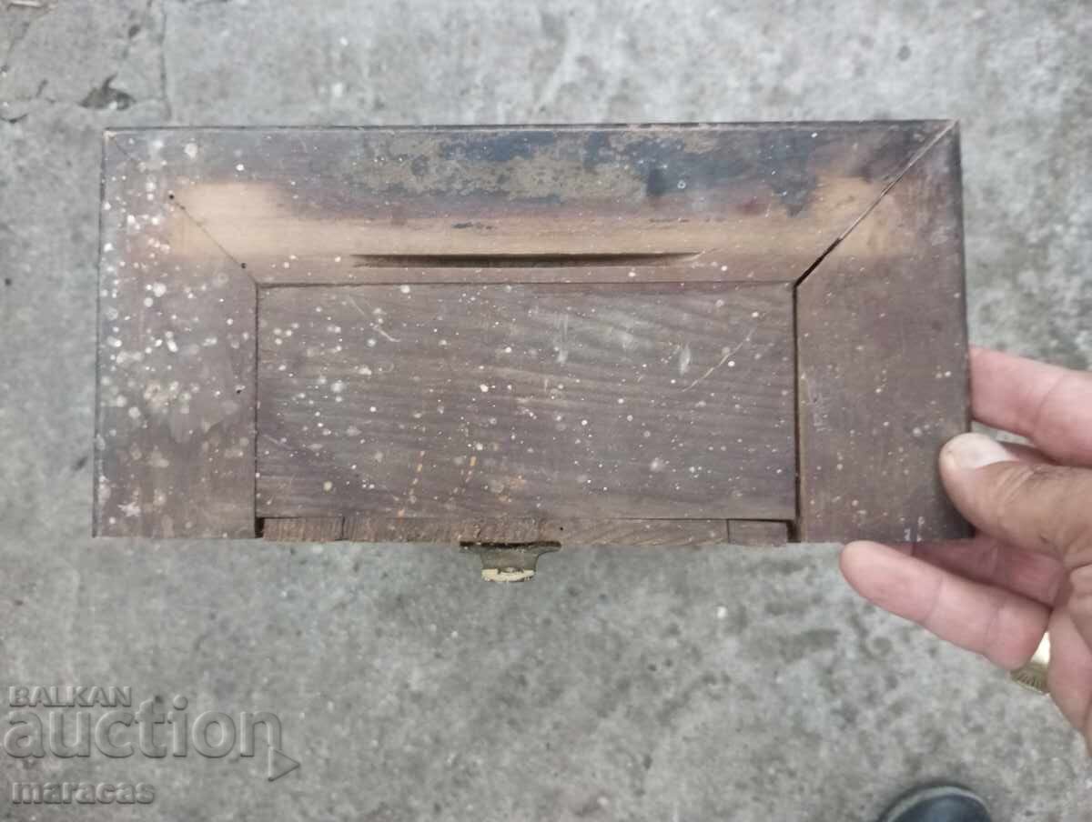 Аукцион Стар малък стенен часовник Аукцион Стар малък стенен часовник