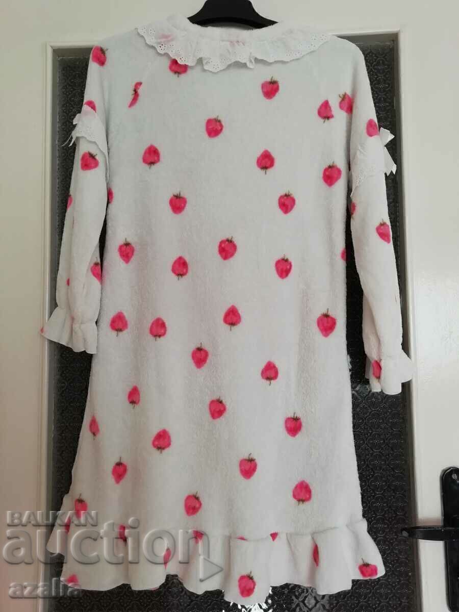 Homemade warm fleece dress size L with price 15.00 BGN | € 7.67 Homemade warm fleece dress size L with price 15.00 BGN | € 7.67