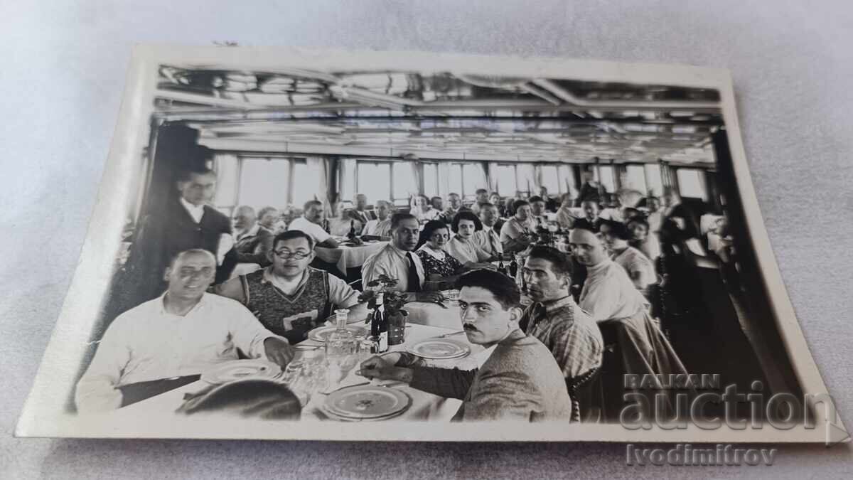 S-ka Επιβατών στην τραπεζαρία του ατμόπλοιου καθ' οδόν προς Βουδαπέστη