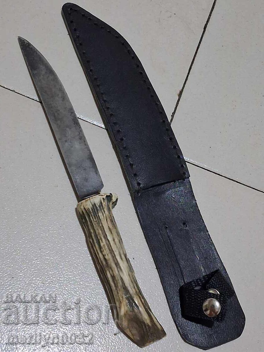 Δημοπρασία Κυνηγετικό μαχαίρι με λαβή από ελαφοκέρατο Δημοπρασία Κυνηγετικό μαχαίρι με λαβή από ελαφοκέρατο