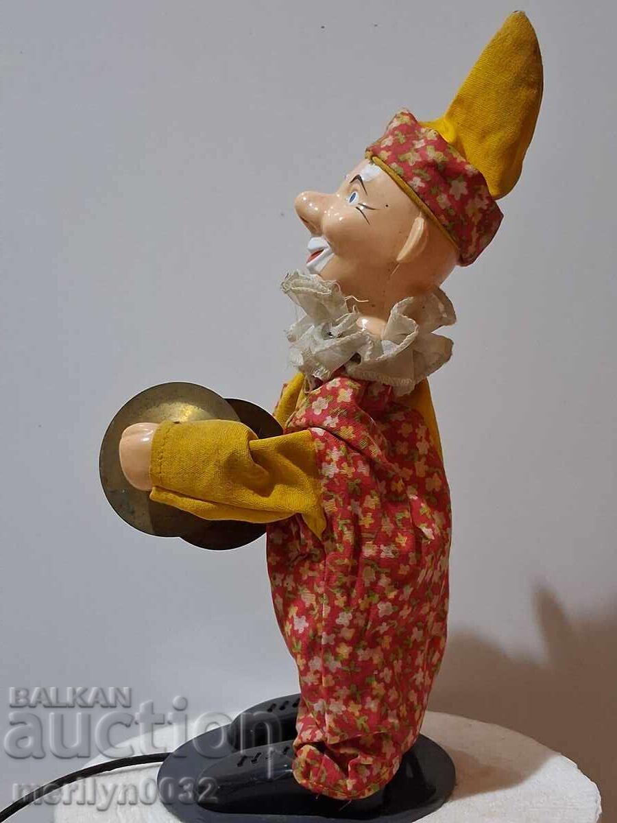 Παράδοση Παλιά κούκλα, παιδικό μηχανικό παιχνίδι