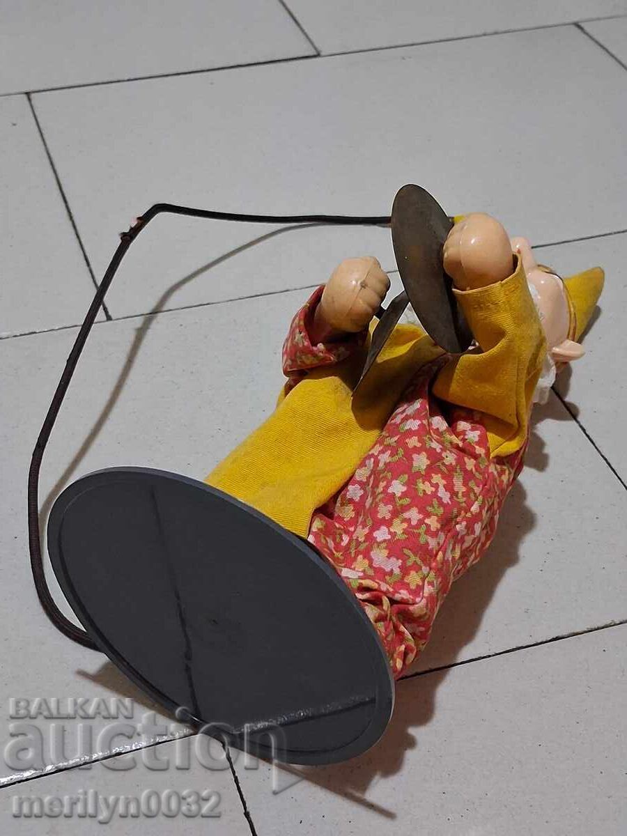 Παλιά κούκλα, παιδικό μηχανικό παιχνίδι - 5