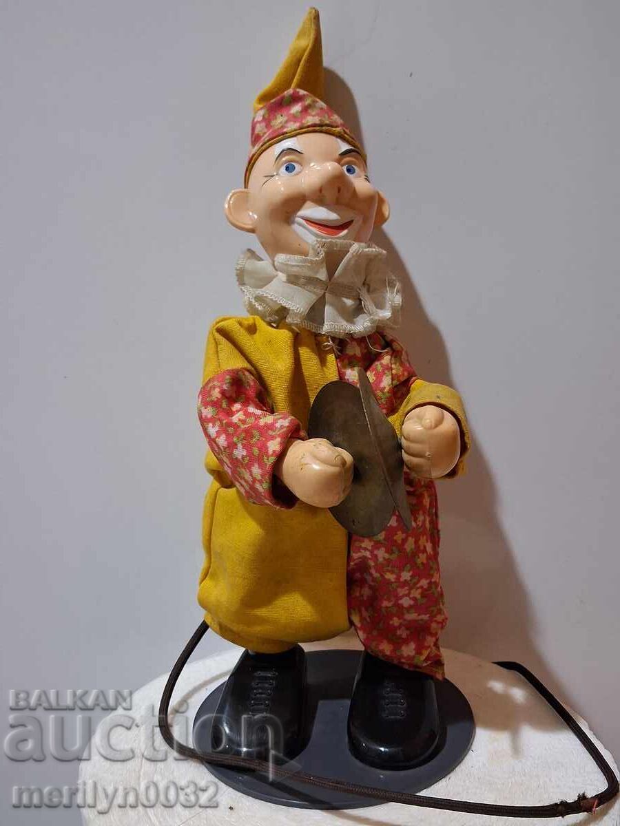 Παλιά κούκλα, παιδικό μηχανικό παιχνίδι