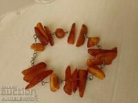 Brățară veche din chihlimbar brut