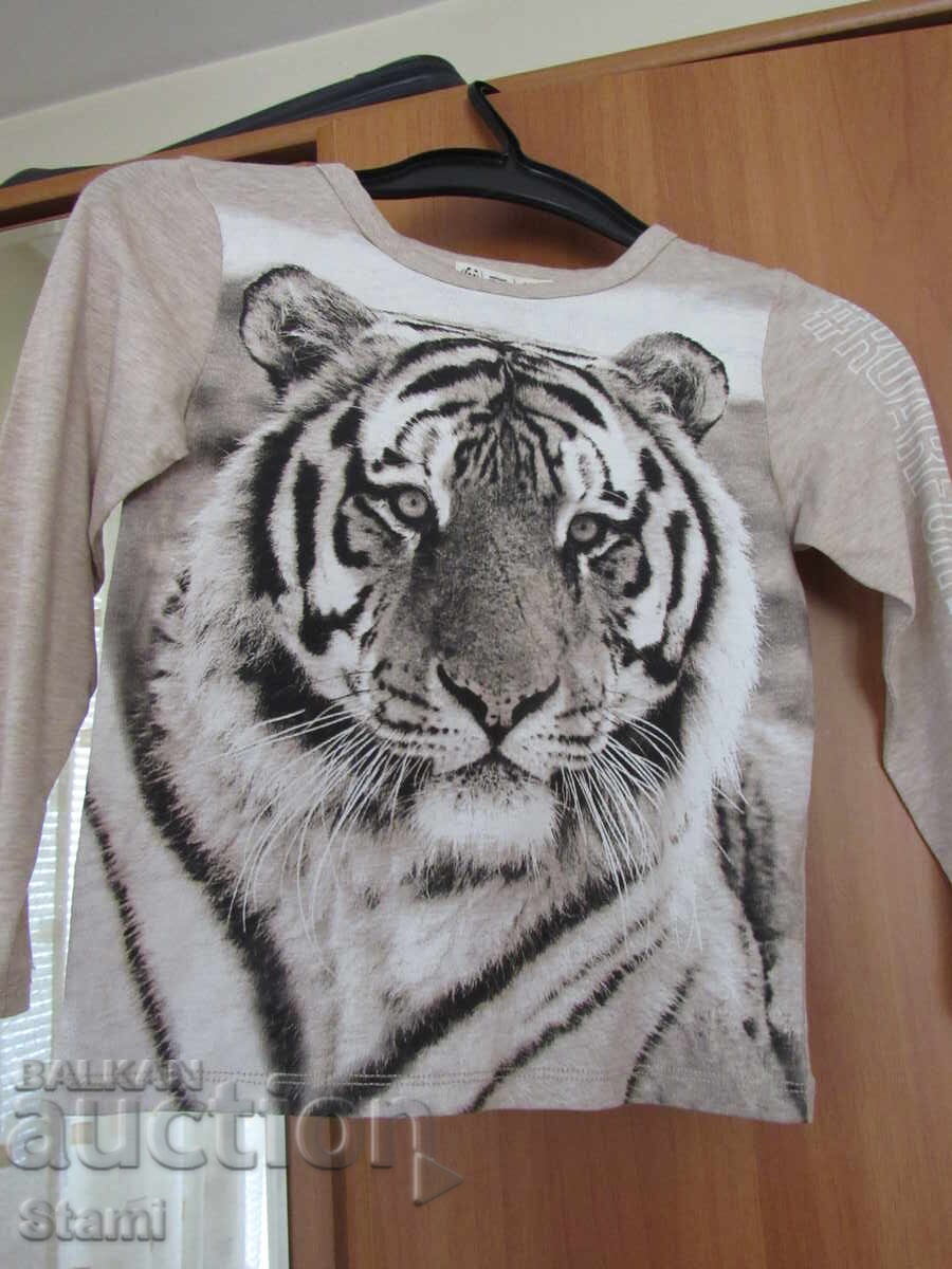 Livrarea Bluză pentru fete H&M cu imprimeu de tigru spectaculos mărimea 110/116, n Livrarea Bluză pentru fete H&M cu imprimeu de tigru spectaculos mărimea 110/116, n