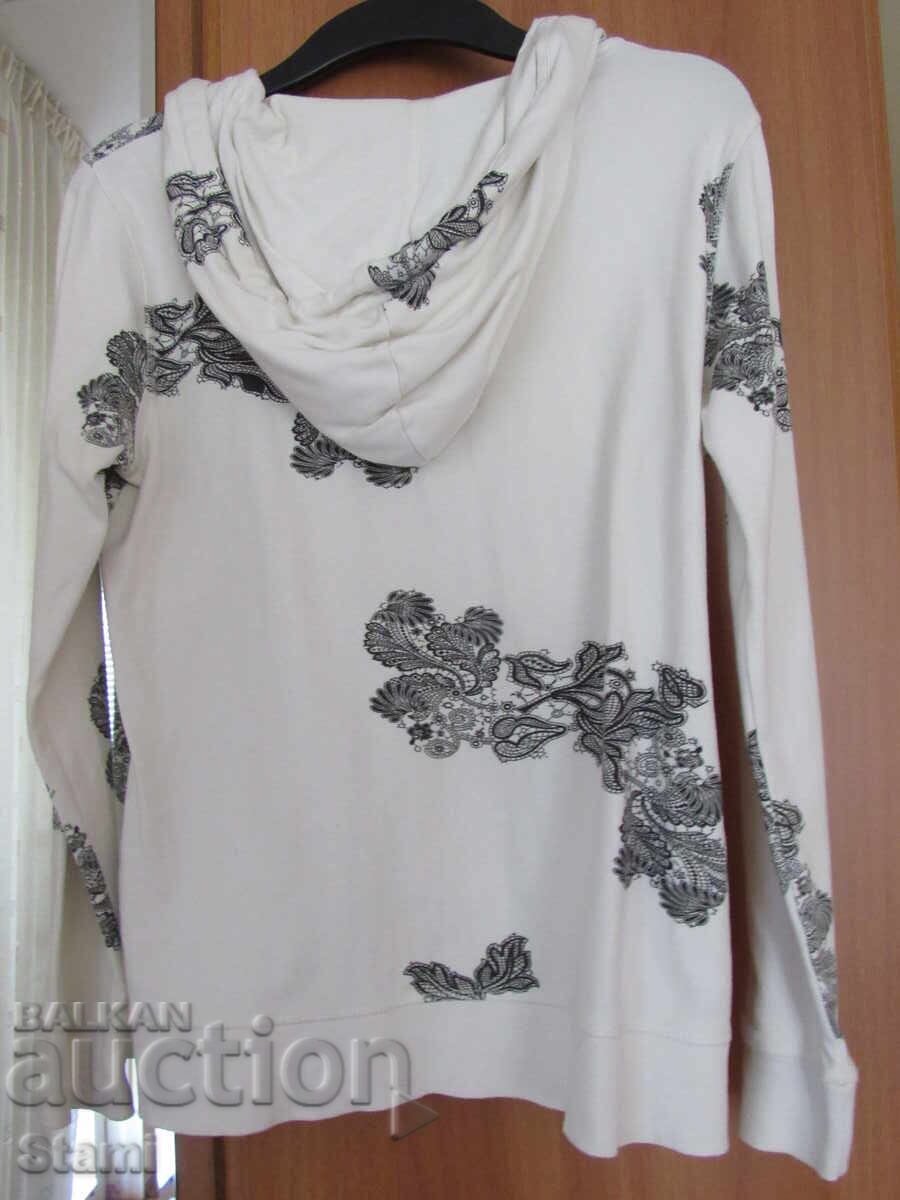 Λευκό γυναικείο φούτερ με στάμπα ARIZONA, μέγεθος 10/12 Μ με τιμή 7.00 BGN | € 3.58