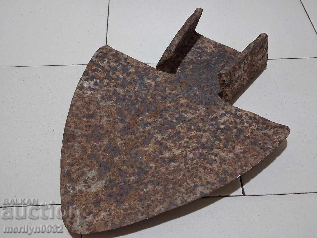 Παλιό σφυρήλατο άροτρο με γκραβούρες, άροτρο, άροτρο