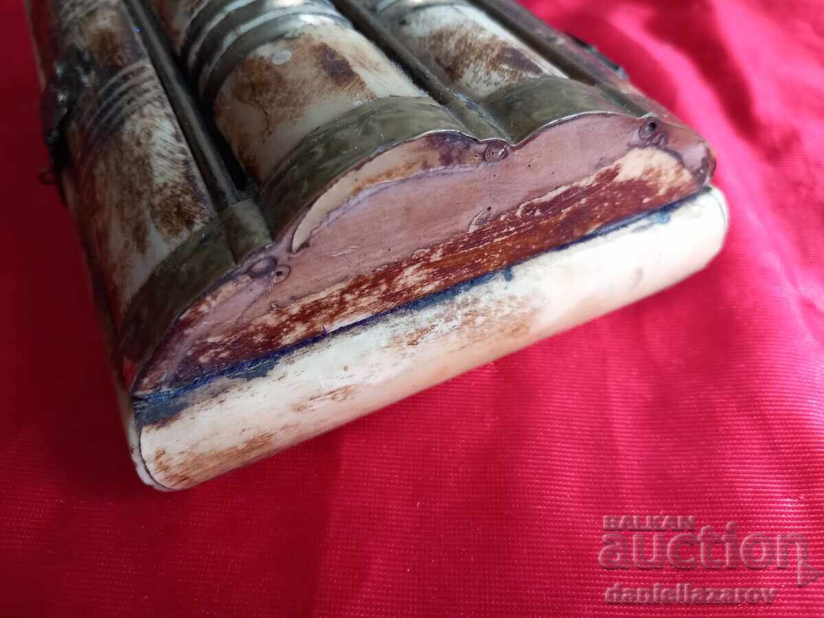 Auction  Large Jewelry Box from CAMEL Bone