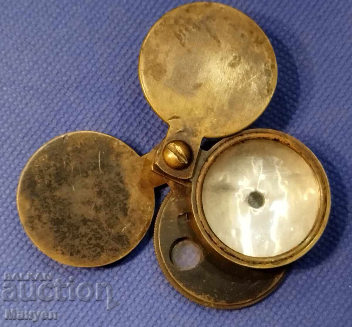 Delivery of Old ophthalmological device, early 20th century