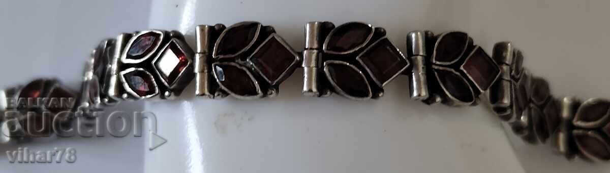 Licitație bratara de argint cu granat