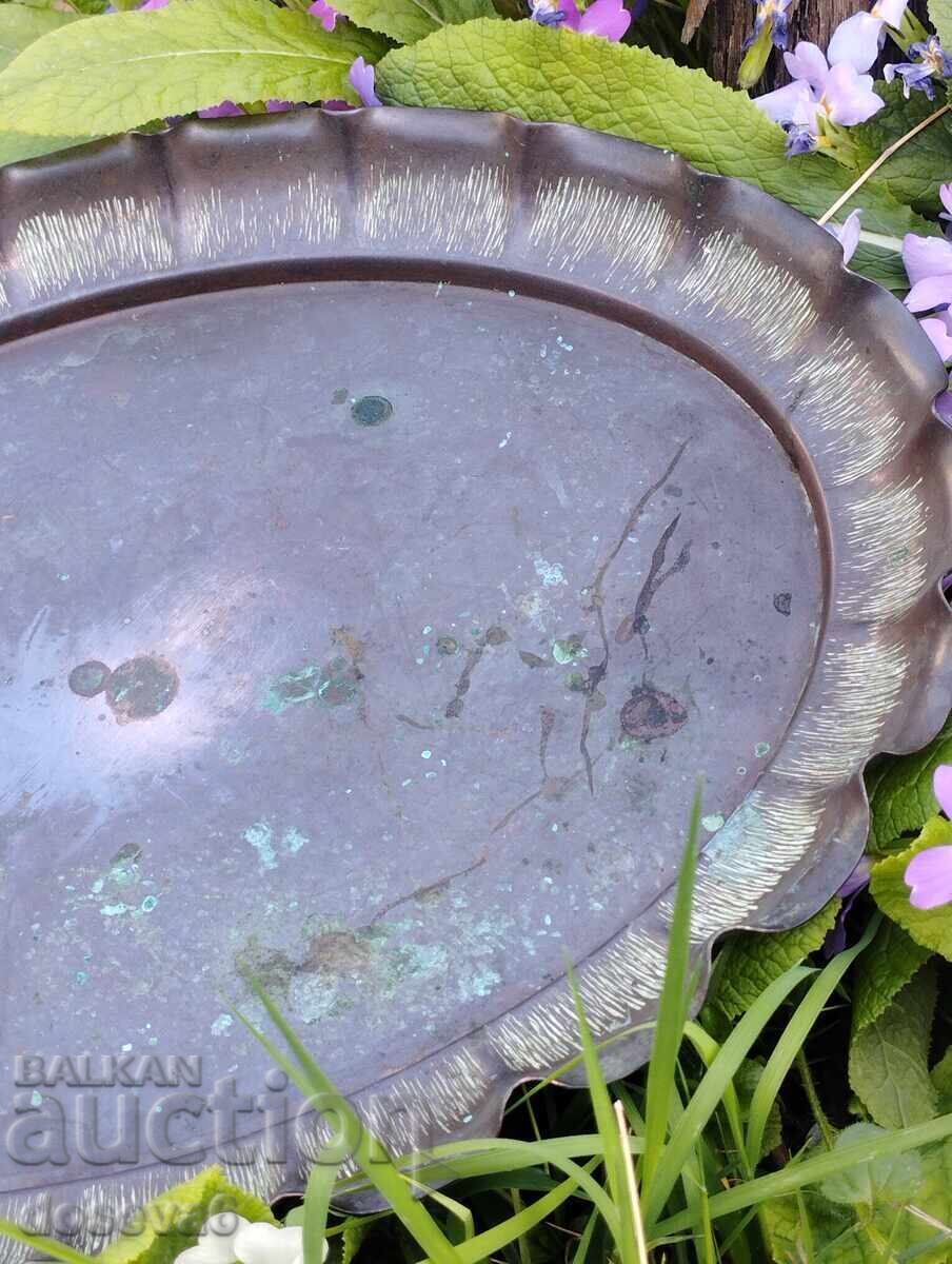 Медно подносче с очарователна патина с цена € 13.00 | 25.43 лв.