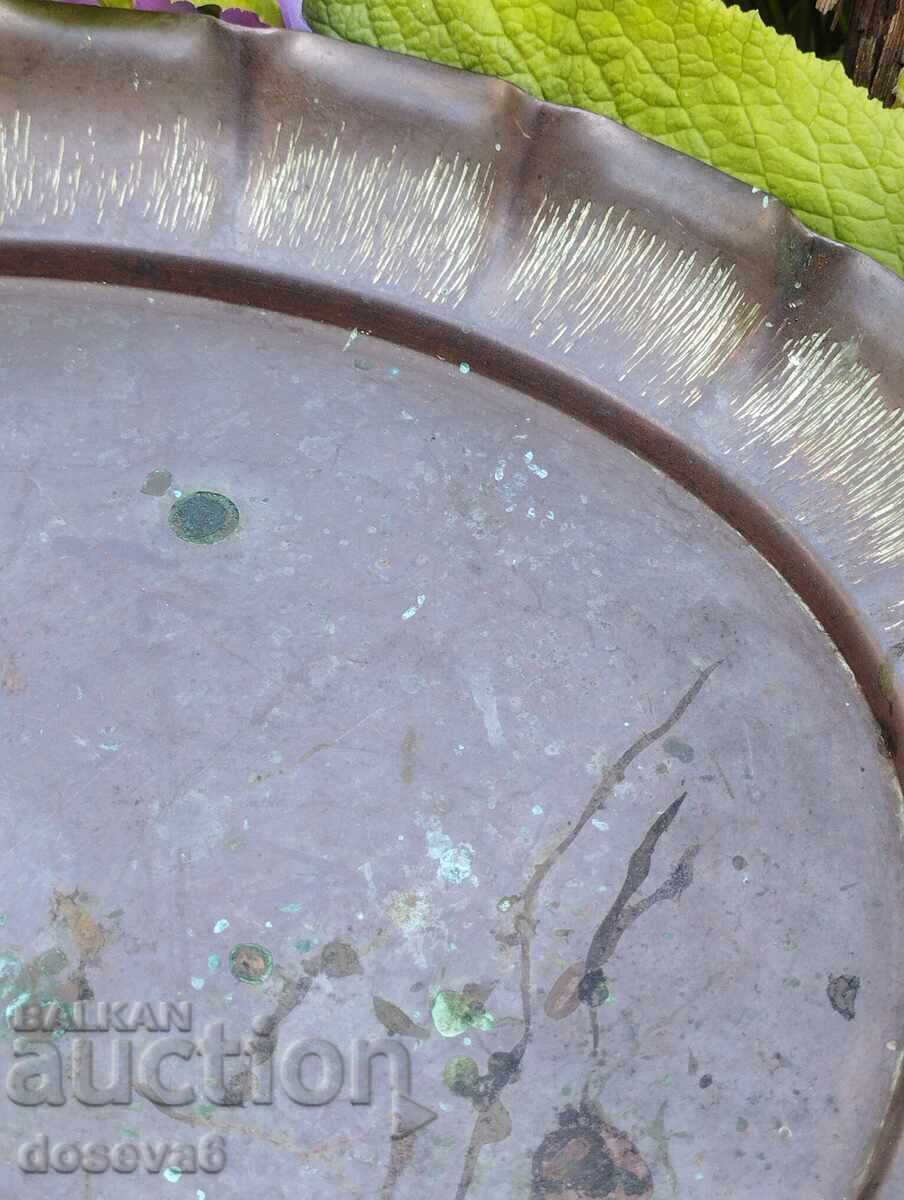 Доставка на Медно подносче с очарователна патина