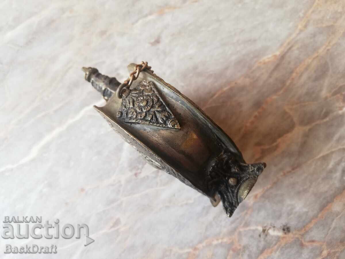 Delivery of Old Embossed Powder Flask, cartridge belt, cartridge holder, pistol, rifle Delivery of Old Embossed Powder Flask, cartridge belt, cartridge holder, pistol, rifle