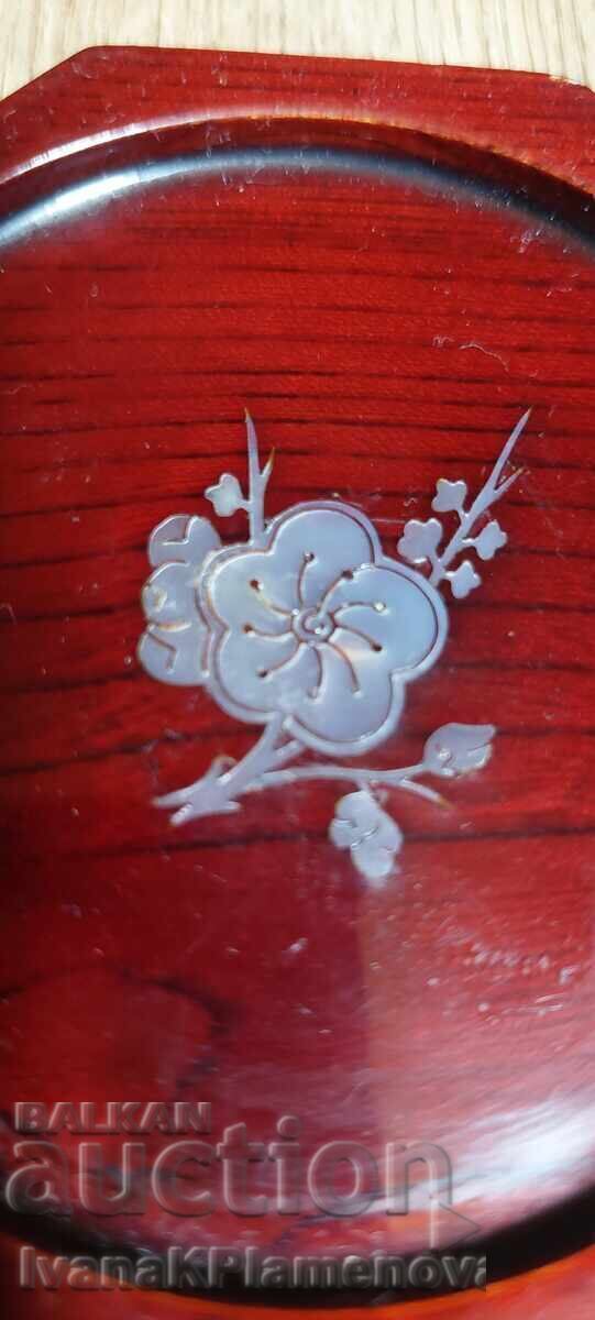 Auction  Wooden coasters inlaid with mother-of-pearl for connoisseurs