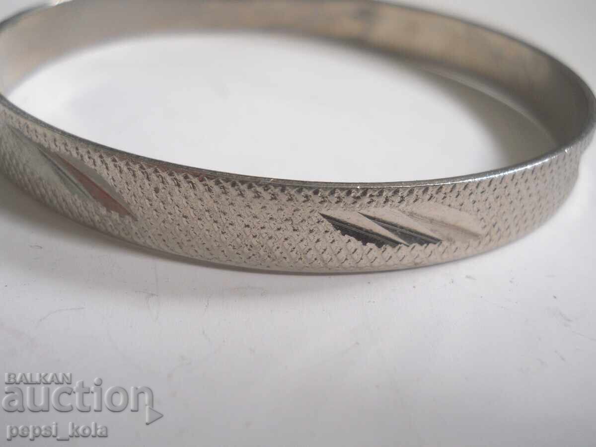 Brățară metalică cu preț 1.00 BGN | € 0.51 Brățară metalică cu preț 1.00 BGN | € 0.51