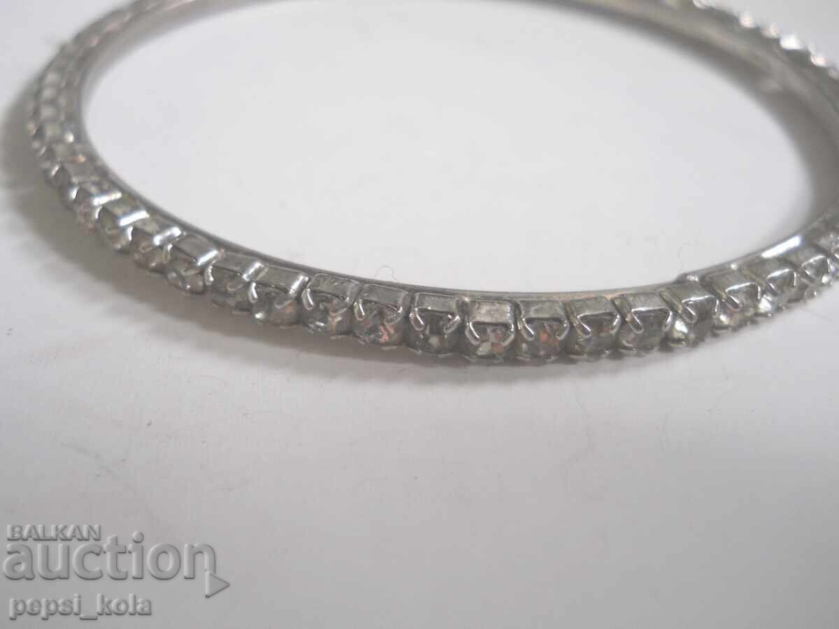 Метална гривна с кристали с цена 2.00 лв. | € 1.02 Метална гривна с кристали с цена 2.00 лв. | € 1.02