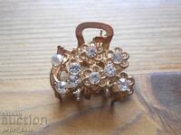 Стара шнола с кристали