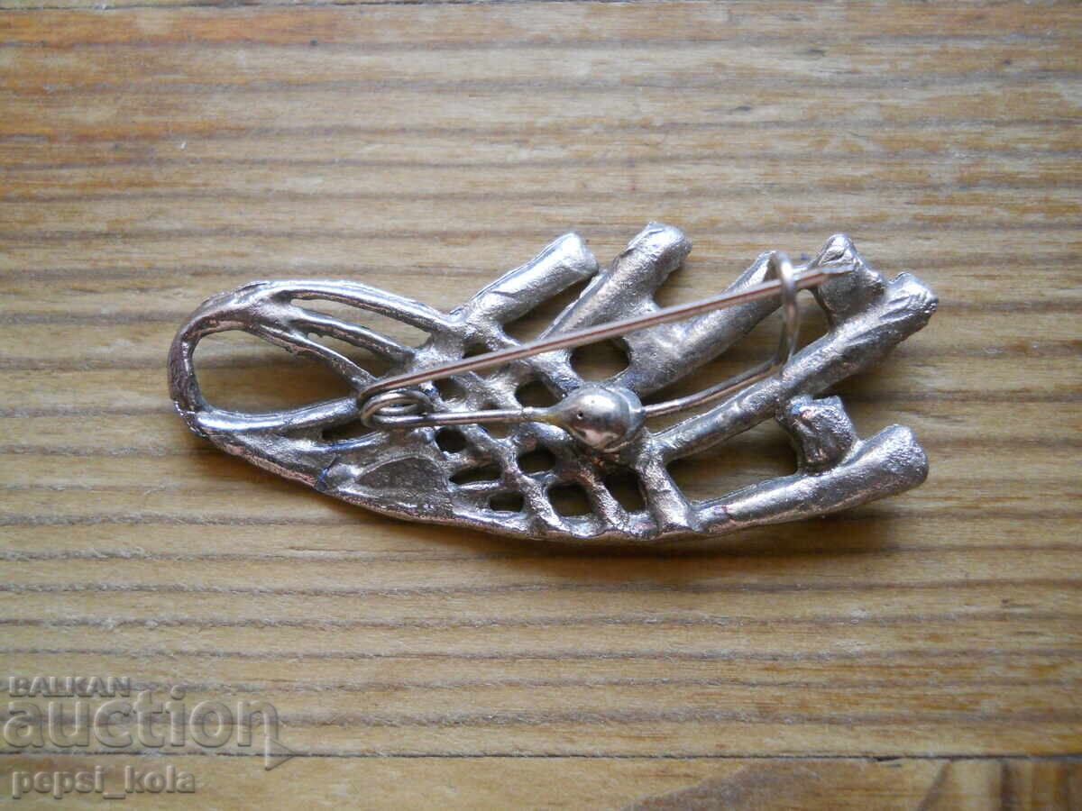 Broșă veche cu preț 1.00 BGN | € 0.51 Broșă veche cu preț 1.00 BGN | € 0.51
