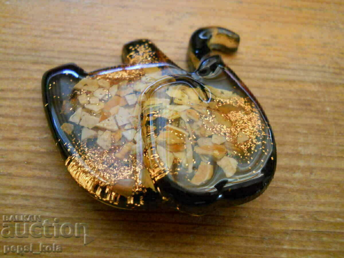 Broșă veche cu preț 10.00 BGN | € 5.11 Broșă veche cu preț 10.00 BGN | € 5.11