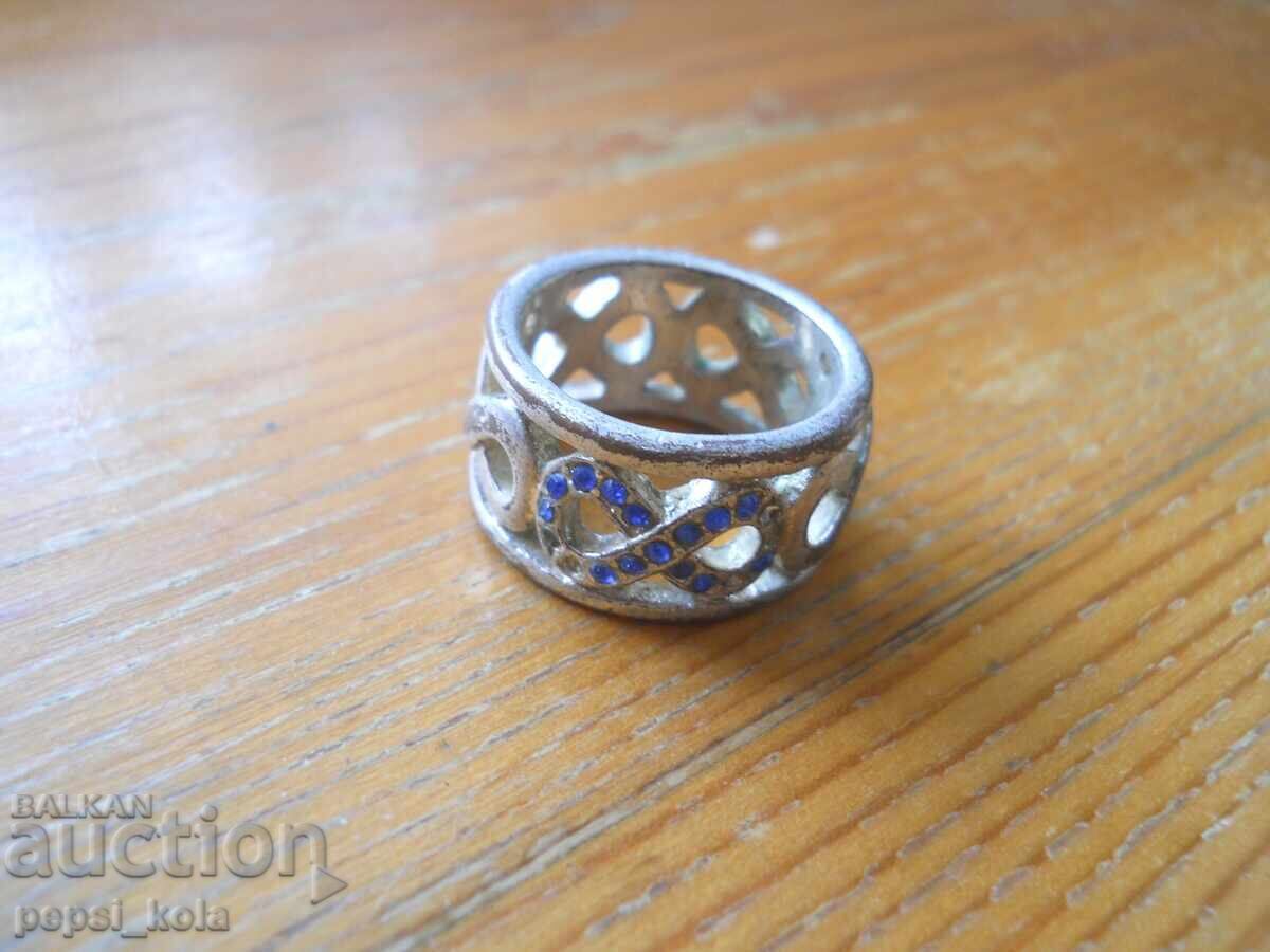 Old ladies' ring with blue stones