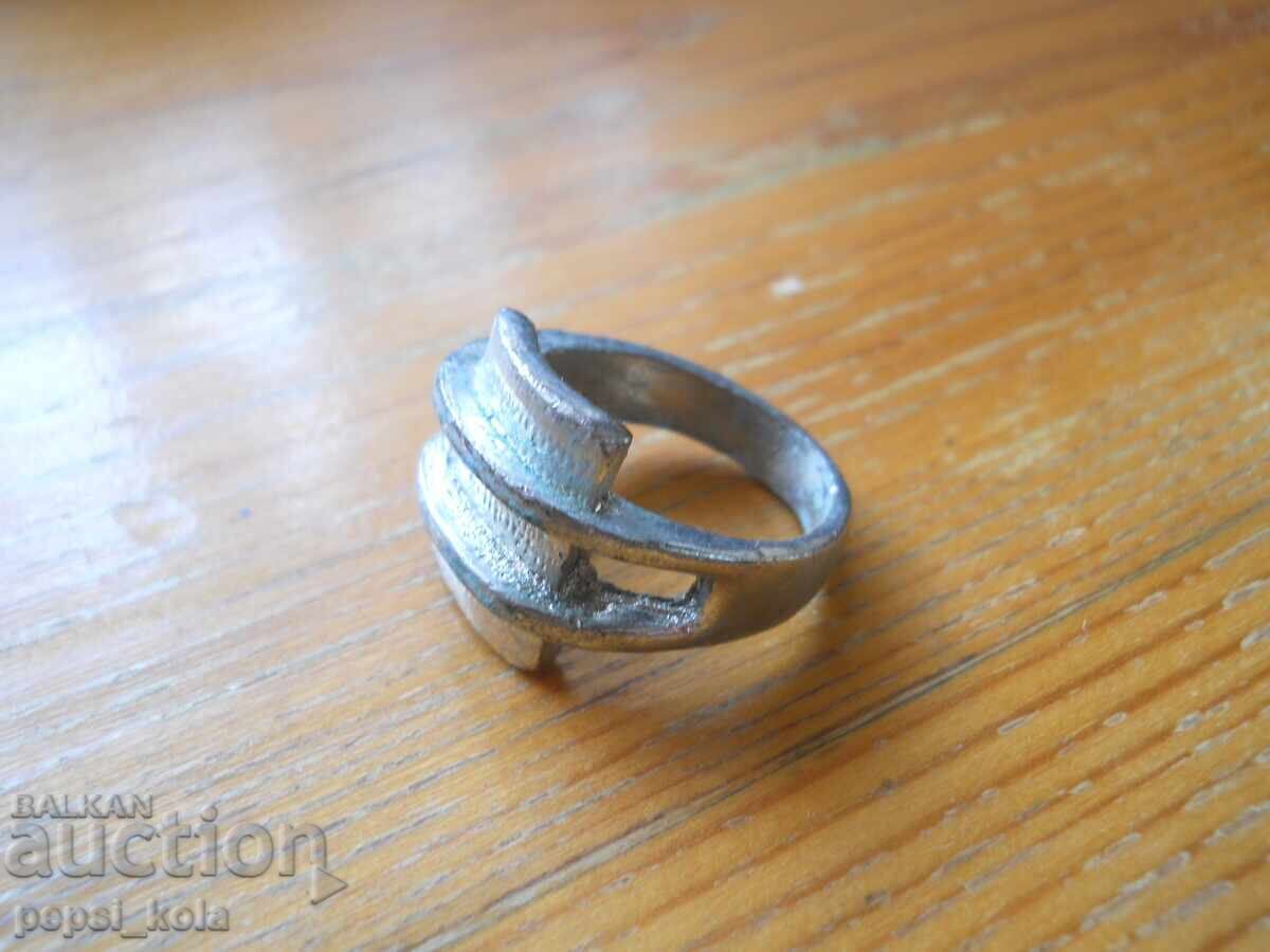 Old metal women's ring with price € 0.50 | 0.98 BGN