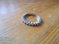 Στιλάτο μεταλλικό γυναικείο δαχτυλίδι με κρύσταλλα