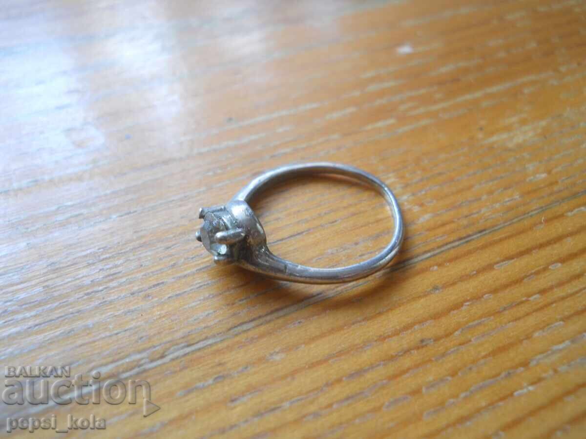 Γυναικείο δαχτυλίδι με κρύσταλλο με τιμή 1.00 BGN | € 0.51