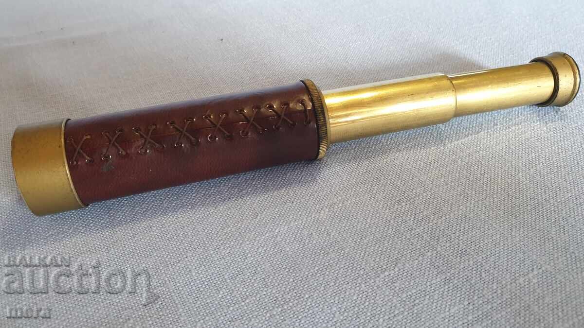 Licitație Replica de alamă a unui telescop