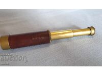 Replica de alamă a unui telescop