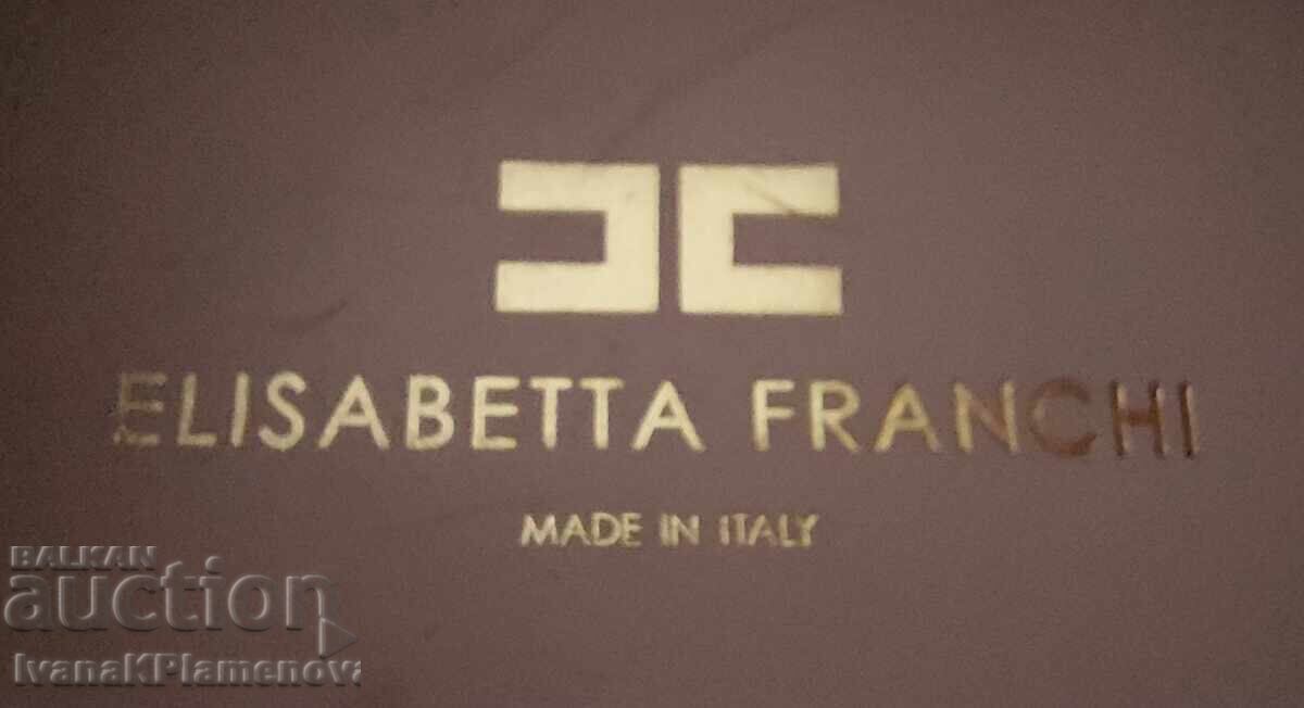 Pantofi damă mărimea 41 excelenți cu preț € 70.00 | 136.91 BGN Pantofi damă mărimea 41 excelenți cu preț € 70.00 | 136.91 BGN