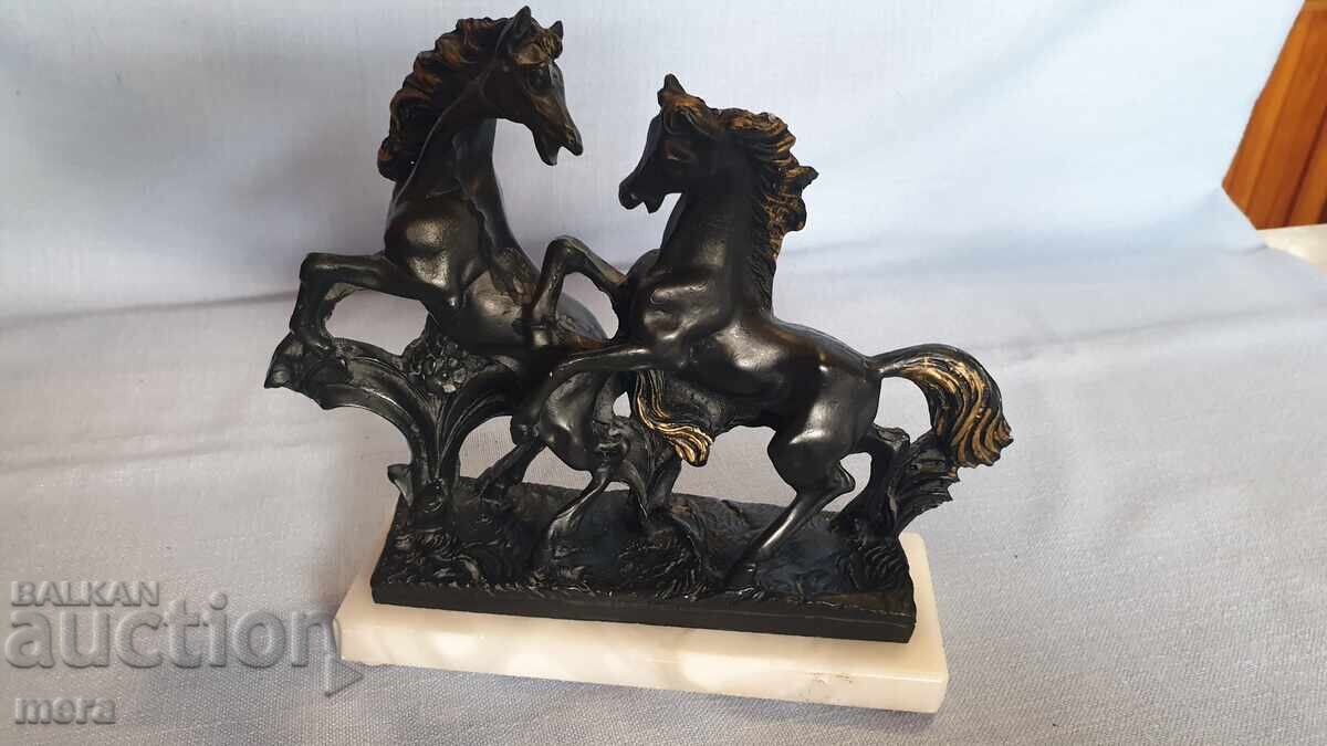 Delivery of Beautiful plastic composition on a horse